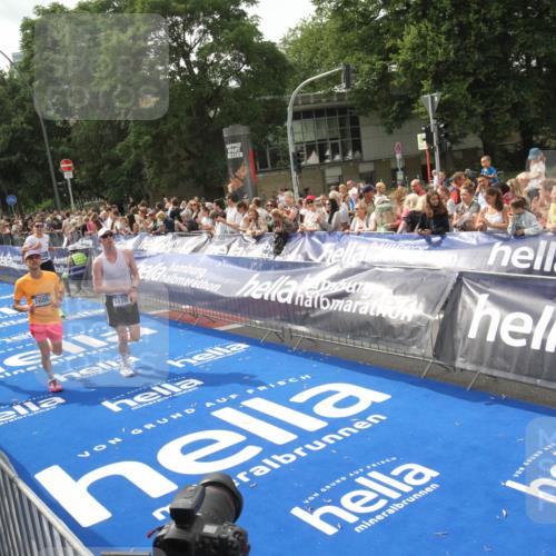 29.06.2025 - hella hamburg halbmarathon Michael Strokosch http://msf.ph/oto/8537446 29.06.2025 10:32:10 Ziel  meine-sportfotos.de
