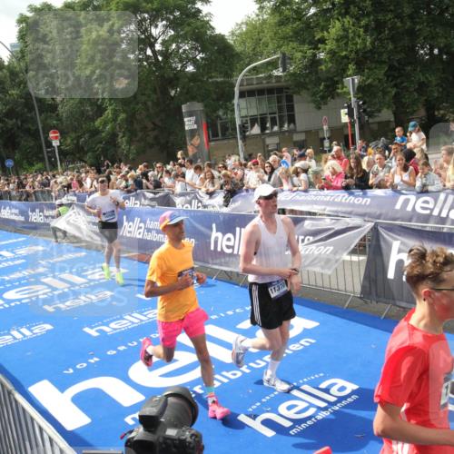 29.06.2025 - hella hamburg halbmarathon Michael Strokosch http://msf.ph/oto/8537451 29.06.2025 10:32:11 Ziel  meine-sportfotos.de