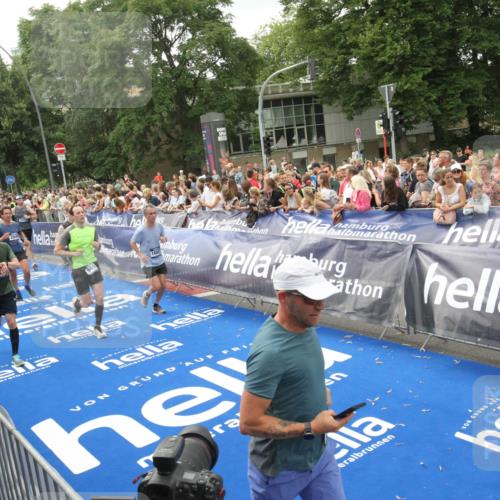 29.06.2025 - hella hamburg halbmarathon Michael Strokosch http://msf.ph/oto/8537500 29.06.2025 10:50:01 Ziel  meine-sportfotos.de