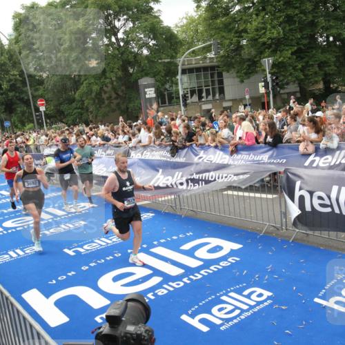 29.06.2025 - hella hamburg halbmarathon Michael Strokosch http://msf.ph/oto/8537515 29.06.2025 10:50:05 Ziel  meine-sportfotos.de