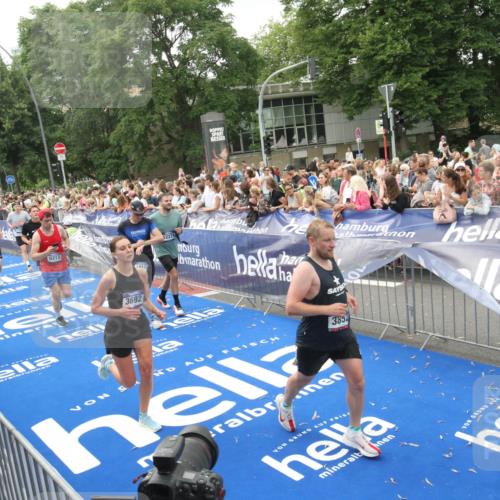 29.06.2025 - hella hamburg halbmarathon Michael Strokosch http://msf.ph/oto/8537517 29.06.2025 10:50:06 Ziel  meine-sportfotos.de