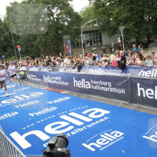 29.06.2025 - hella hamburg halbmarathon Michael Strokosch http://msf.ph/oto/8537544 29.06.2025 10:32:36 Ziel  meine-sportfotos.de
