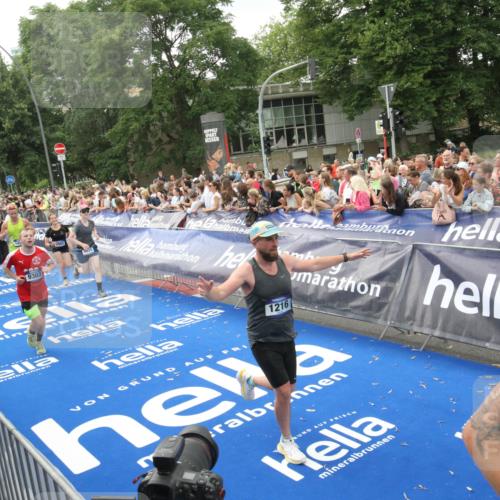 29.06.2025 - hella hamburg halbmarathon Michael Strokosch http://msf.ph/oto/8537545 29.06.2025 10:50:11 Ziel  meine-sportfotos.de