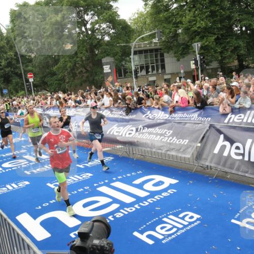 29.06.2025 - hella hamburg halbmarathon Michael Strokosch http://msf.ph/oto/8537549 29.06.2025 10:50:11 Ziel  meine-sportfotos.de