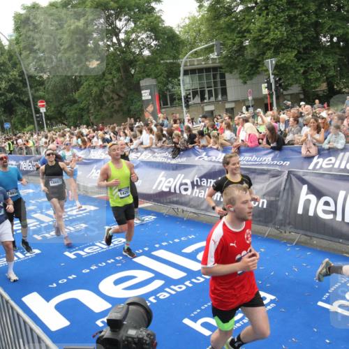 29.06.2025 - hella hamburg halbmarathon Michael Strokosch http://msf.ph/oto/8537553 29.06.2025 10:50:12 Ziel  meine-sportfotos.de