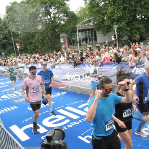 29.06.2025 - hella hamburg halbmarathon Michael Strokosch http://msf.ph/oto/8537559 29.06.2025 10:50:14 Ziel  meine-sportfotos.de