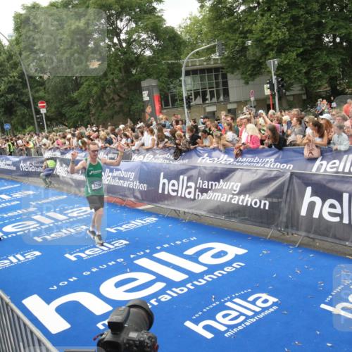29.06.2025 - hella hamburg halbmarathon Michael Strokosch http://msf.ph/oto/8537563 29.06.2025 10:50:15 Ziel  meine-sportfotos.de