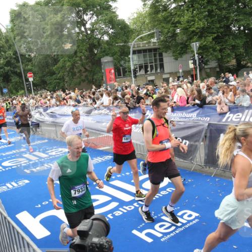 29.06.2025 - hella hamburg halbmarathon Michael Strokosch http://msf.ph/oto/8537592 29.06.2025 10:50:22 Ziel  meine-sportfotos.de