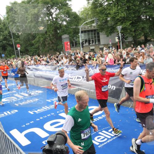 29.06.2025 - hella hamburg halbmarathon Michael Strokosch http://msf.ph/oto/8537593 29.06.2025 10:50:22 Ziel  meine-sportfotos.de