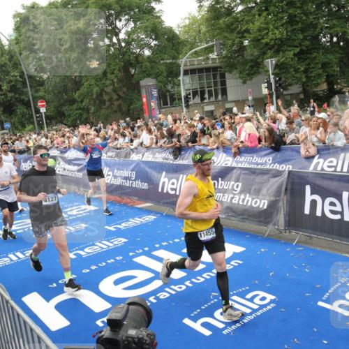 29.06.2025 - hella hamburg halbmarathon Michael Strokosch http://msf.ph/oto/8537634 29.06.2025 10:50:34 Ziel  meine-sportfotos.de