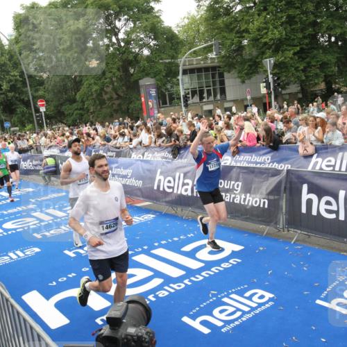 29.06.2025 - hella hamburg halbmarathon Michael Strokosch http://msf.ph/oto/8537639 29.06.2025 10:50:36 Ziel  meine-sportfotos.de