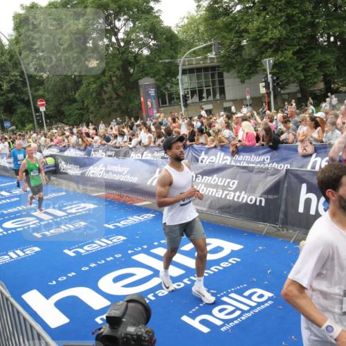 29.06.2025 - hella hamburg halbmarathon Michael Strokosch http://msf.ph/oto/8537641 29.06.2025 10:50:36 Ziel  meine-sportfotos.de