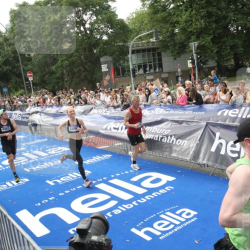 29.06.2025 - hella hamburg halbmarathon Michael Strokosch http://msf.ph/oto/8537669 29.06.2025 10:33:01 Ziel  meine-sportfotos.de