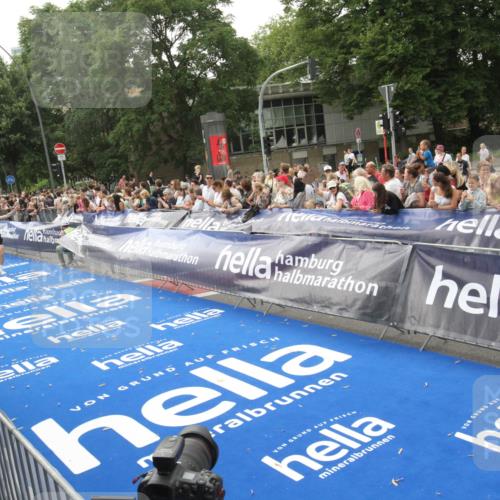 29.06.2025 - hella hamburg halbmarathon Michael Strokosch http://msf.ph/oto/8537706 29.06.2025 10:33:10 Ziel  meine-sportfotos.de