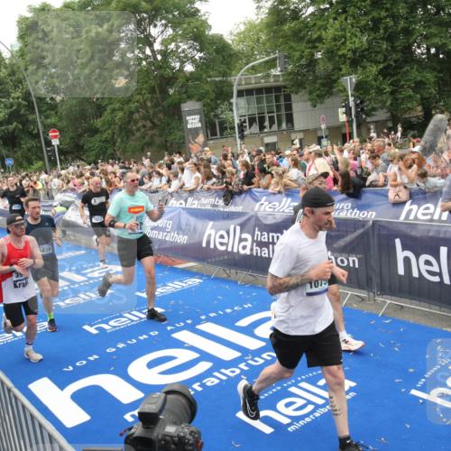 29.06.2025 - hella hamburg halbmarathon Michael Strokosch http://msf.ph/oto/8537716 29.06.2025 10:50:57 Ziel  meine-sportfotos.de