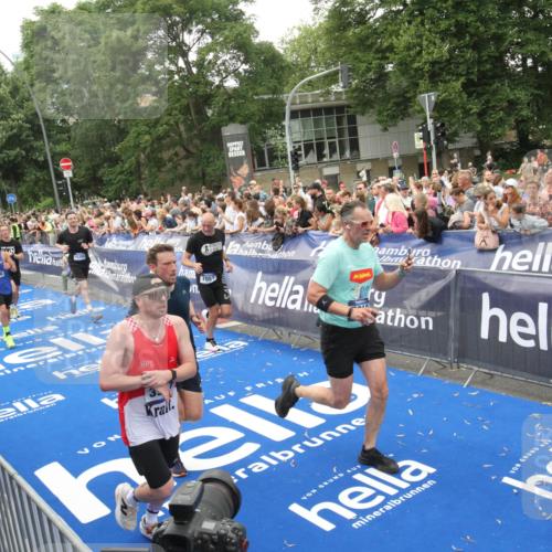 29.06.2025 - hella hamburg halbmarathon Michael Strokosch http://msf.ph/oto/8537720 29.06.2025 10:50:58 Ziel  meine-sportfotos.de