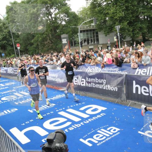 29.06.2025 - hella hamburg halbmarathon Michael Strokosch http://msf.ph/oto/8537726 29.06.2025 10:50:59 Ziel  meine-sportfotos.de