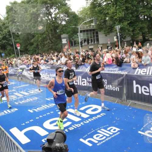 29.06.2025 - hella hamburg halbmarathon Michael Strokosch http://msf.ph/oto/8537727 29.06.2025 10:51:00 Ziel  meine-sportfotos.de
