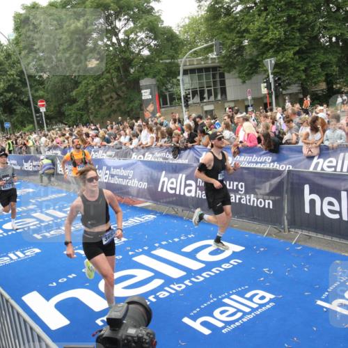 29.06.2025 - hella hamburg halbmarathon Michael Strokosch http://msf.ph/oto/8537729 29.06.2025 10:51:01 Ziel  meine-sportfotos.de