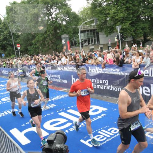 29.06.2025 - hella hamburg halbmarathon Michael Strokosch http://msf.ph/oto/8537743 29.06.2025 10:51:04 Ziel  meine-sportfotos.de