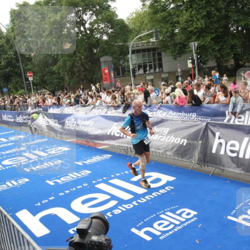 29.06.2025 - hella hamburg halbmarathon Michael Strokosch http://msf.ph/oto/8537754 29.06.2025 10:33:18 Ziel  meine-sportfotos.de