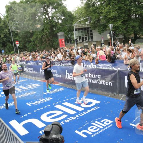 29.06.2025 - hella hamburg halbmarathon Michael Strokosch http://msf.ph/oto/8537775 29.06.2025 10:51:13 Ziel  meine-sportfotos.de