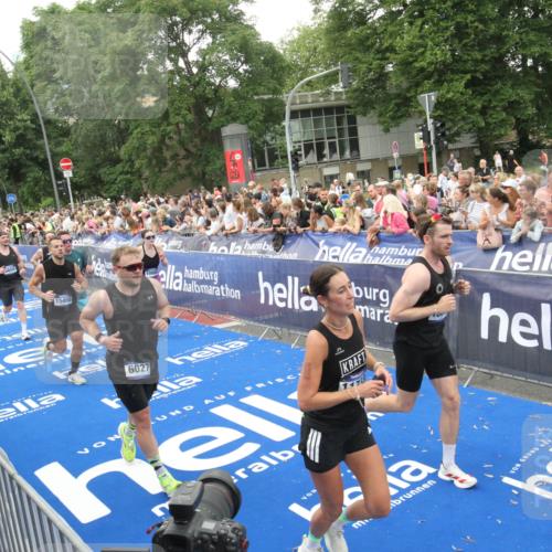 29.06.2025 - hella hamburg halbmarathon Michael Strokosch http://msf.ph/oto/8537784 29.06.2025 10:51:17 Ziel  meine-sportfotos.de
