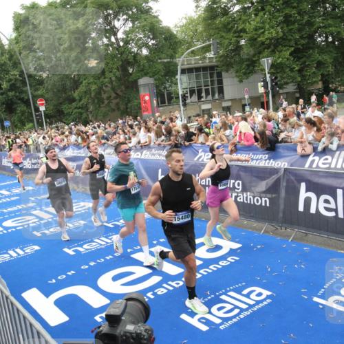 29.06.2025 - hella hamburg halbmarathon Michael Strokosch http://msf.ph/oto/8537790 29.06.2025 10:51:18 Ziel  meine-sportfotos.de