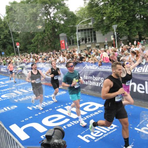 29.06.2025 - hella hamburg halbmarathon Michael Strokosch http://msf.ph/oto/8537792 29.06.2025 10:51:19 Ziel  meine-sportfotos.de