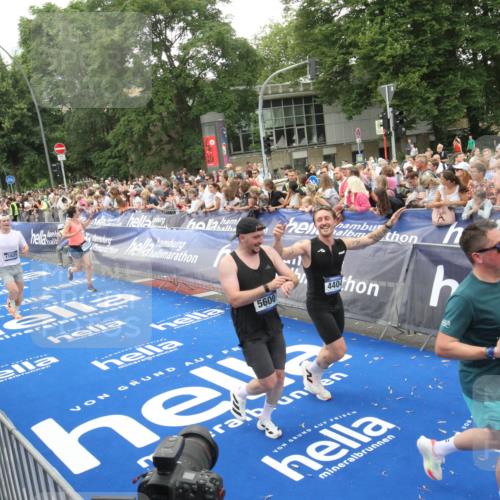 29.06.2025 - hella hamburg halbmarathon Michael Strokosch http://msf.ph/oto/8537794 29.06.2025 10:51:19 Ziel  meine-sportfotos.de