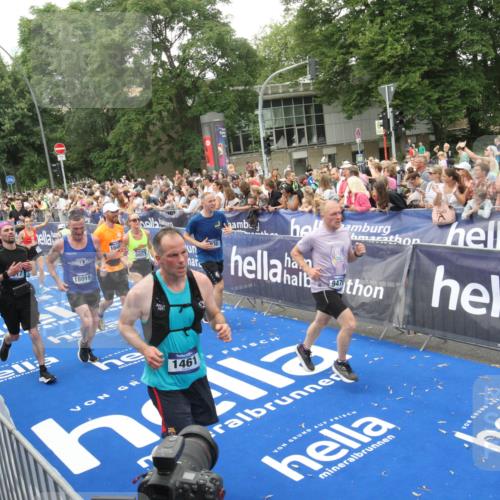 29.06.2025 - hella hamburg halbmarathon Michael Strokosch http://msf.ph/oto/8537805 29.06.2025 10:51:23 Ziel  meine-sportfotos.de
