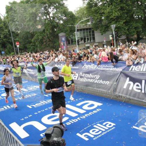 29.06.2025 - hella hamburg halbmarathon Michael Strokosch http://msf.ph/oto/8537834 29.06.2025 10:51:28 Ziel  meine-sportfotos.de