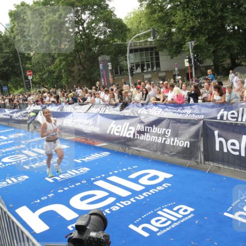29.06.2025 - hella hamburg halbmarathon Michael Strokosch http://msf.ph/oto/8537838 29.06.2025 10:33:36 Ziel  meine-sportfotos.de