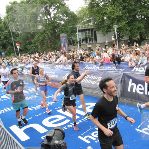 29.06.2025 - hella hamburg halbmarathon Michael Strokosch http://msf.ph/oto/8537845 29.06.2025 10:51:31 Ziel  meine-sportfotos.de