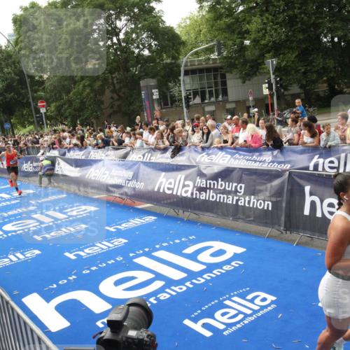 29.06.2025 - hella hamburg halbmarathon Michael Strokosch http://msf.ph/oto/8537846 29.06.2025 10:33:38 Ziel  meine-sportfotos.de