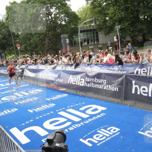 29.06.2025 - hella hamburg halbmarathon Michael Strokosch http://msf.ph/oto/8537847 29.06.2025 10:33:38 Ziel  meine-sportfotos.de