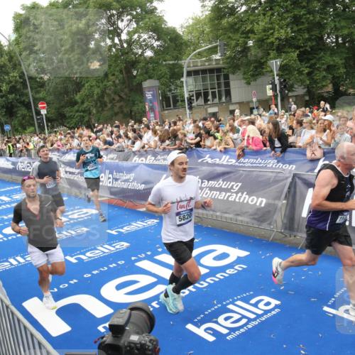 29.06.2025 - hella hamburg halbmarathon Michael Strokosch http://msf.ph/oto/8537854 29.06.2025 10:51:33 Ziel  meine-sportfotos.de