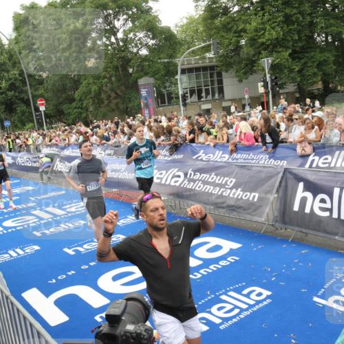 29.06.2025 - hella hamburg halbmarathon Michael Strokosch http://msf.ph/oto/8537858 29.06.2025 10:51:33 Ziel  meine-sportfotos.de