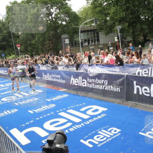 29.06.2025 - hella hamburg halbmarathon Michael Strokosch http://msf.ph/oto/8537861 29.06.2025 10:33:41 Ziel  meine-sportfotos.de