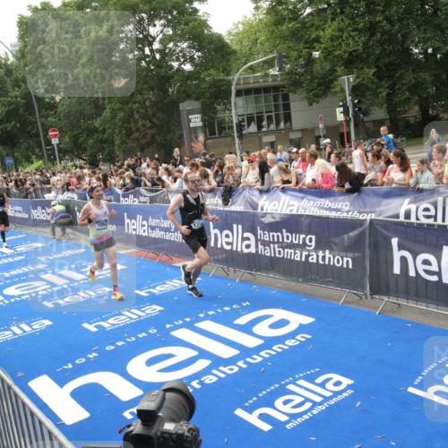 29.06.2025 - hella hamburg halbmarathon Michael Strokosch http://msf.ph/oto/8537866 29.06.2025 10:33:42 Ziel  meine-sportfotos.de