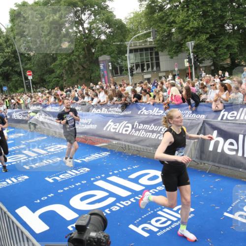 29.06.2025 - hella hamburg halbmarathon Michael Strokosch http://msf.ph/oto/8537869 29.06.2025 10:51:36 Ziel  meine-sportfotos.de
