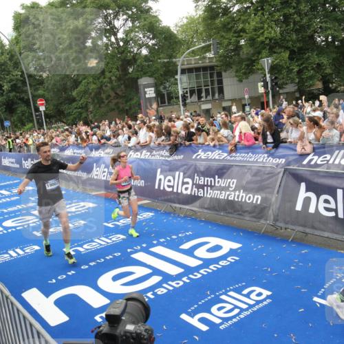 29.06.2025 - hella hamburg halbmarathon Michael Strokosch http://msf.ph/oto/8537897 29.06.2025 10:51:43 Ziel  meine-sportfotos.de