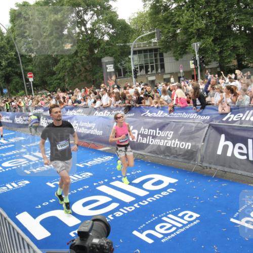 29.06.2025 - hella hamburg halbmarathon Michael Strokosch http://msf.ph/oto/8537899 29.06.2025 10:51:44 Ziel  meine-sportfotos.de