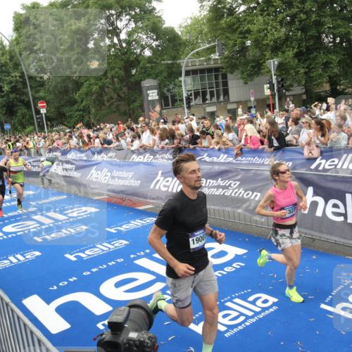 29.06.2025 - hella hamburg halbmarathon Michael Strokosch http://msf.ph/oto/8537901 29.06.2025 10:51:44 Ziel  meine-sportfotos.de