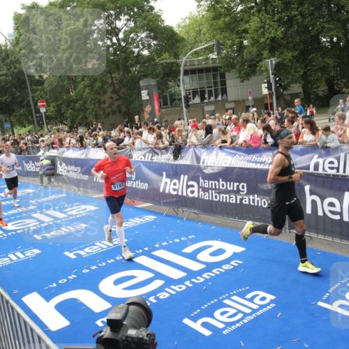 29.06.2025 - hella hamburg halbmarathon Michael Strokosch http://msf.ph/oto/8537911 29.06.2025 10:33:52 Ziel  meine-sportfotos.de