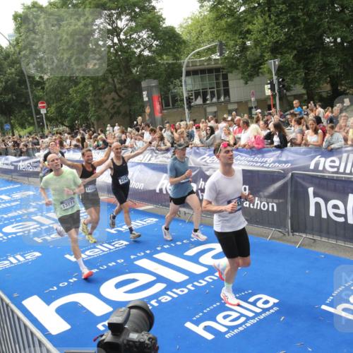 29.06.2025 - hella hamburg halbmarathon Michael Strokosch http://msf.ph/oto/8537925 29.06.2025 10:33:54 Ziel  meine-sportfotos.de