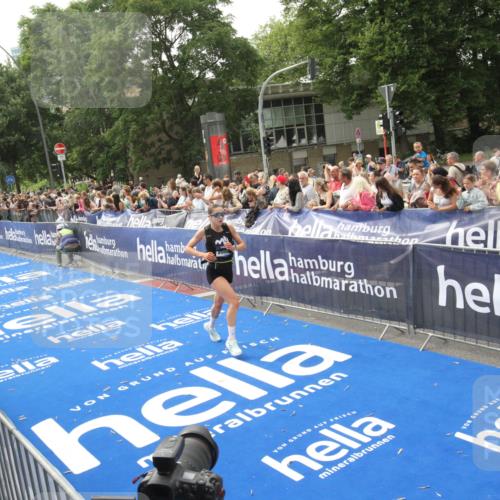29.06.2025 - hella hamburg halbmarathon Michael Strokosch http://msf.ph/oto/8537940 29.06.2025 10:33:58 Ziel  meine-sportfotos.de