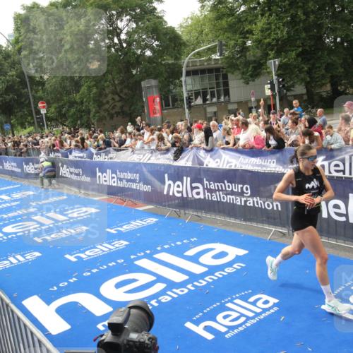 29.06.2025 - hella hamburg halbmarathon Michael Strokosch http://msf.ph/oto/8537944 29.06.2025 10:33:59 Ziel  meine-sportfotos.de