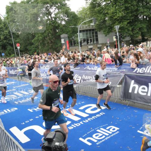 29.06.2025 - hella hamburg halbmarathon Michael Strokosch http://msf.ph/oto/8537947 29.06.2025 10:51:53 Ziel  meine-sportfotos.de