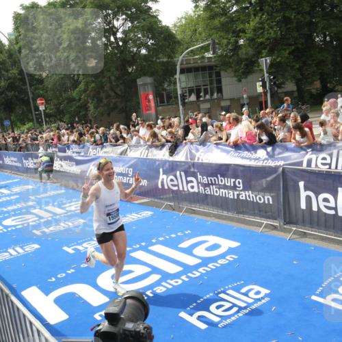 29.06.2025 - hella hamburg halbmarathon Michael Strokosch http://msf.ph/oto/8537948 29.06.2025 10:34:02 Ziel  meine-sportfotos.de